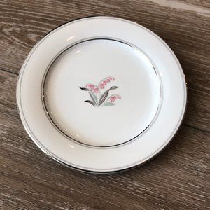 4 Vintage Beautiful Noritake Crest Salad Dessert Plates 5421 Pink Lily of Valley